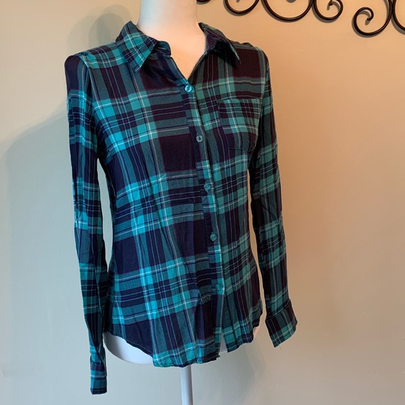 Francesca's Collections Tops - FRANCESCA'S plaid button-down shirt